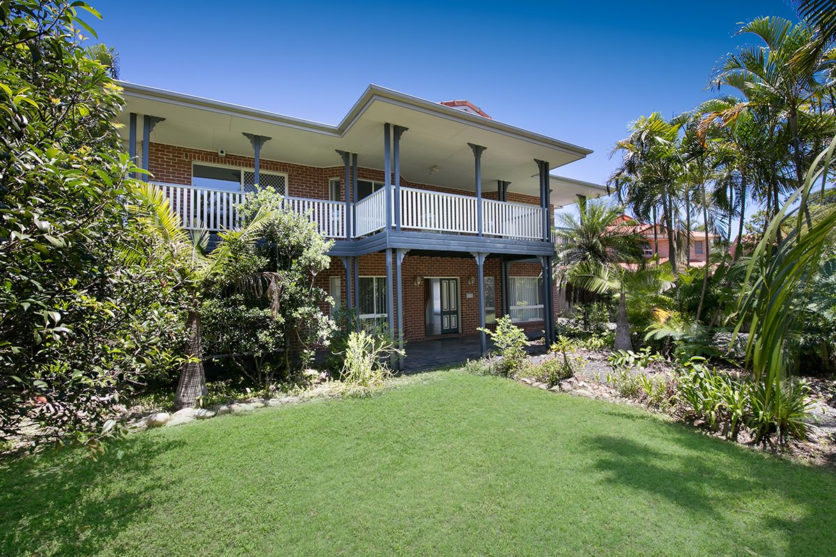 4 bedrooms House in 16 River Park Place FIG TREE POCKET QLD, 4069