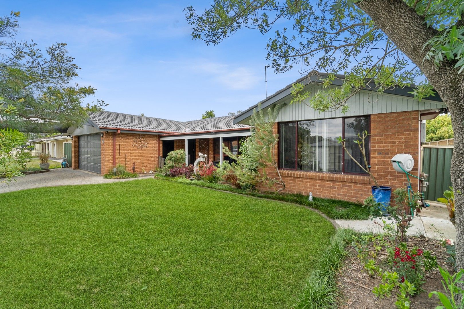 4 bedrooms House in 13 Scarvell Ave MCGRATHS HILL NSW, 2756