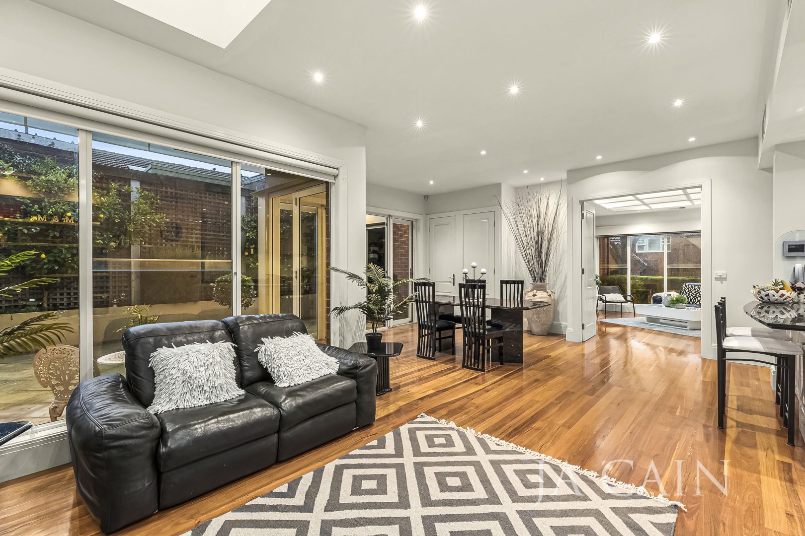 2A Saxby Road, Glen Iris VIC 3146, Image 1