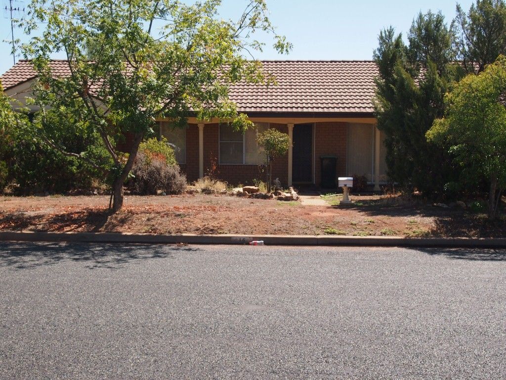 16 Craft Crescent, CONDOBOLIN NSW 2877, Image 0