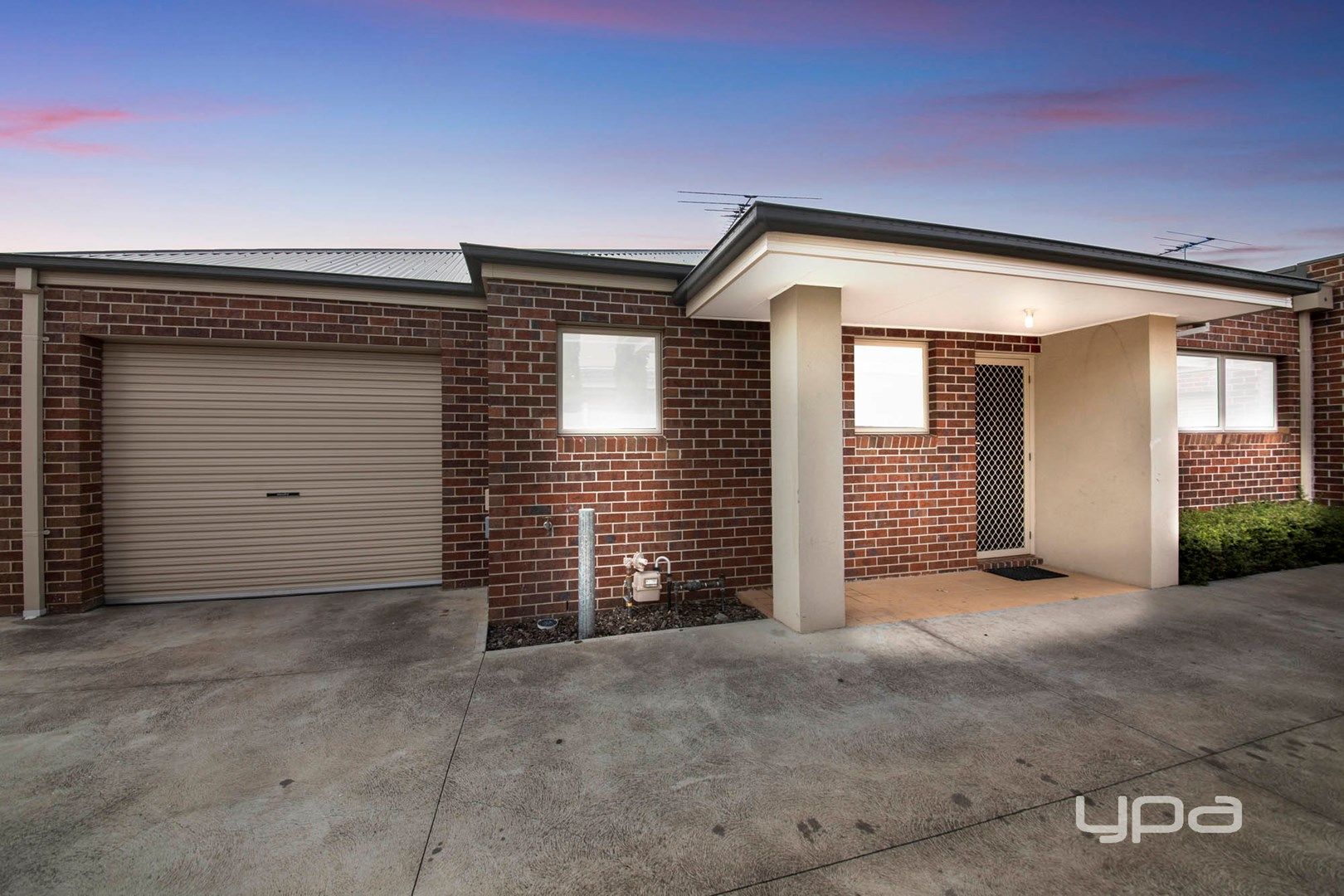 2/25 Conrad Street, St Albans VIC 3021, Image 0