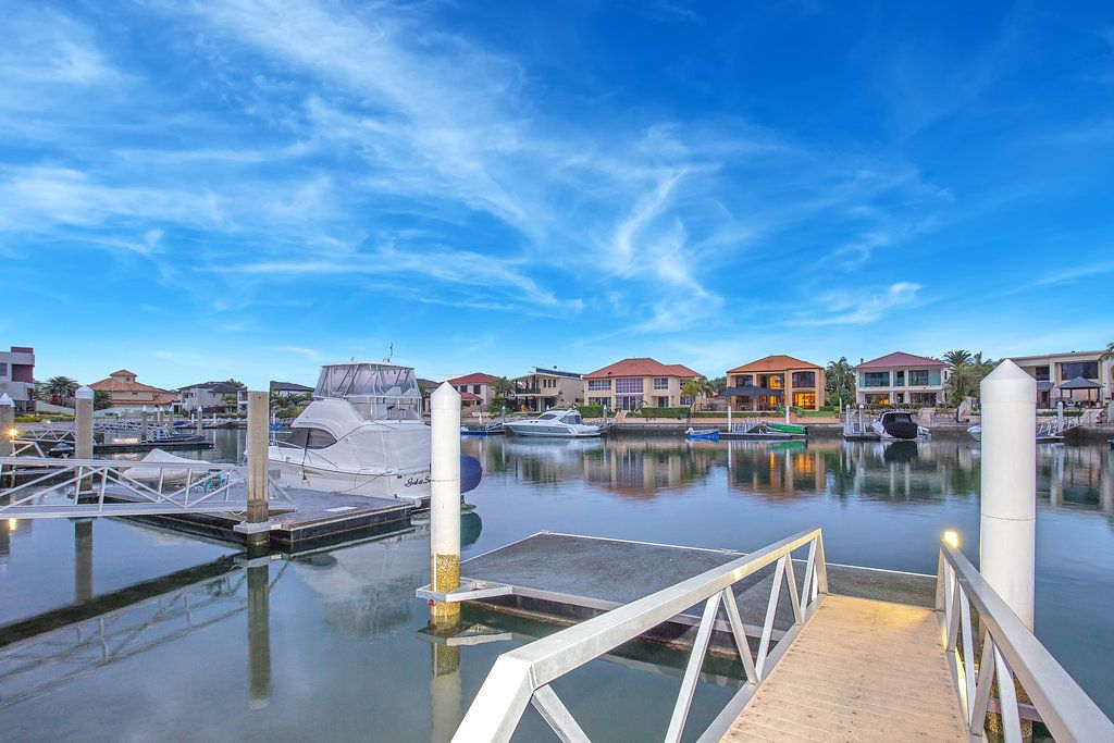 5 King James Court, Sovereign Islands QLD 4216, Image 2