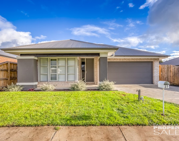 27 Grampians Drive, Moe VIC 3825