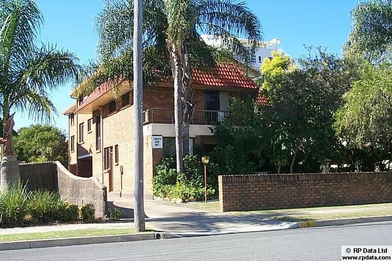 5 Robert Street, Labrador Property History & Address Research Domain