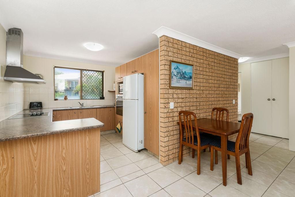 4/2 Twenty Eighth Avenue, Palm Beach QLD 4221, Image 2