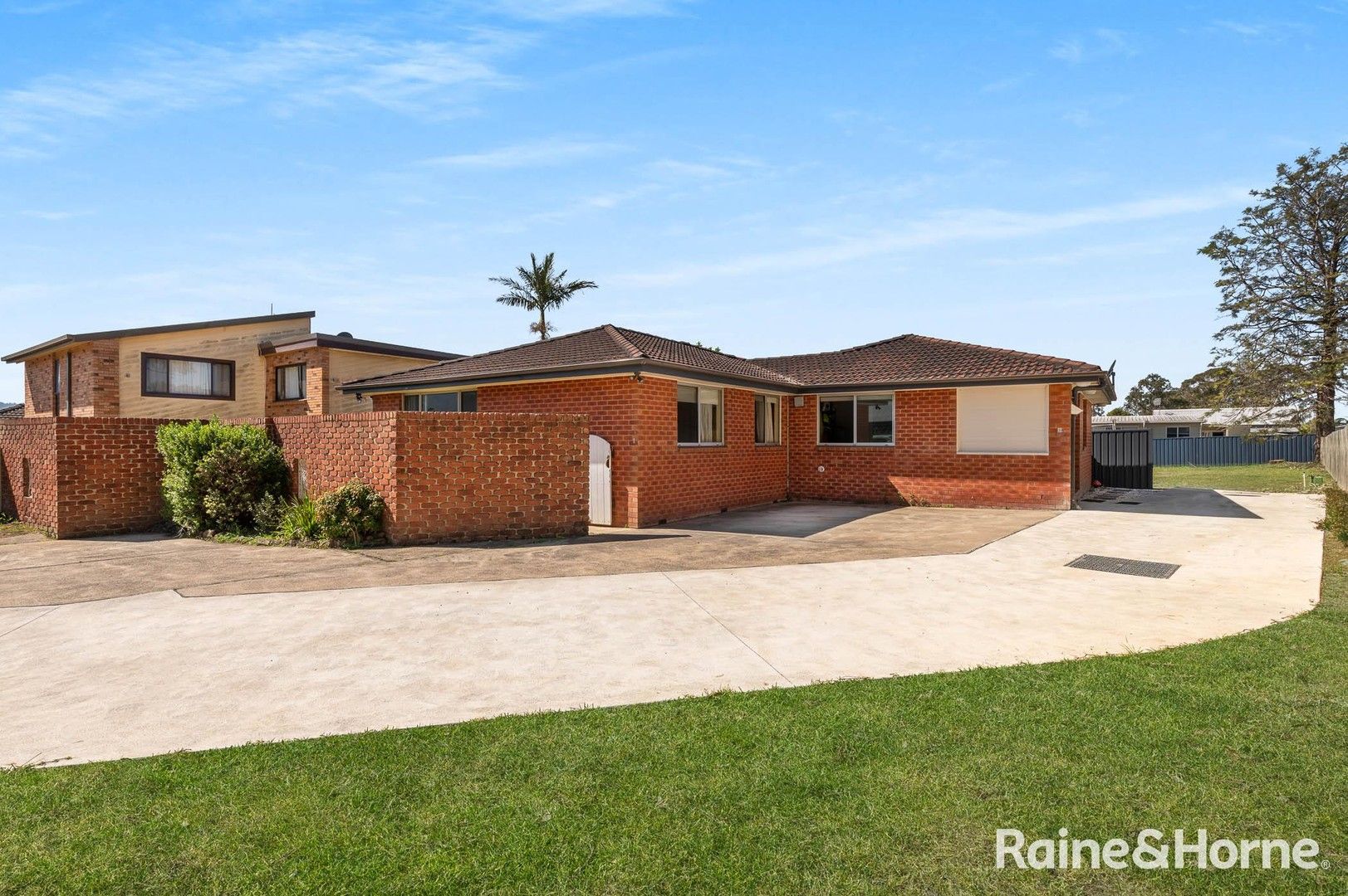 3 bedrooms House in 292 Princes Highway BOMADERRY NSW, 2541