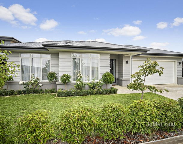 14 Mcnamee Boulevard, Lucas VIC 3350