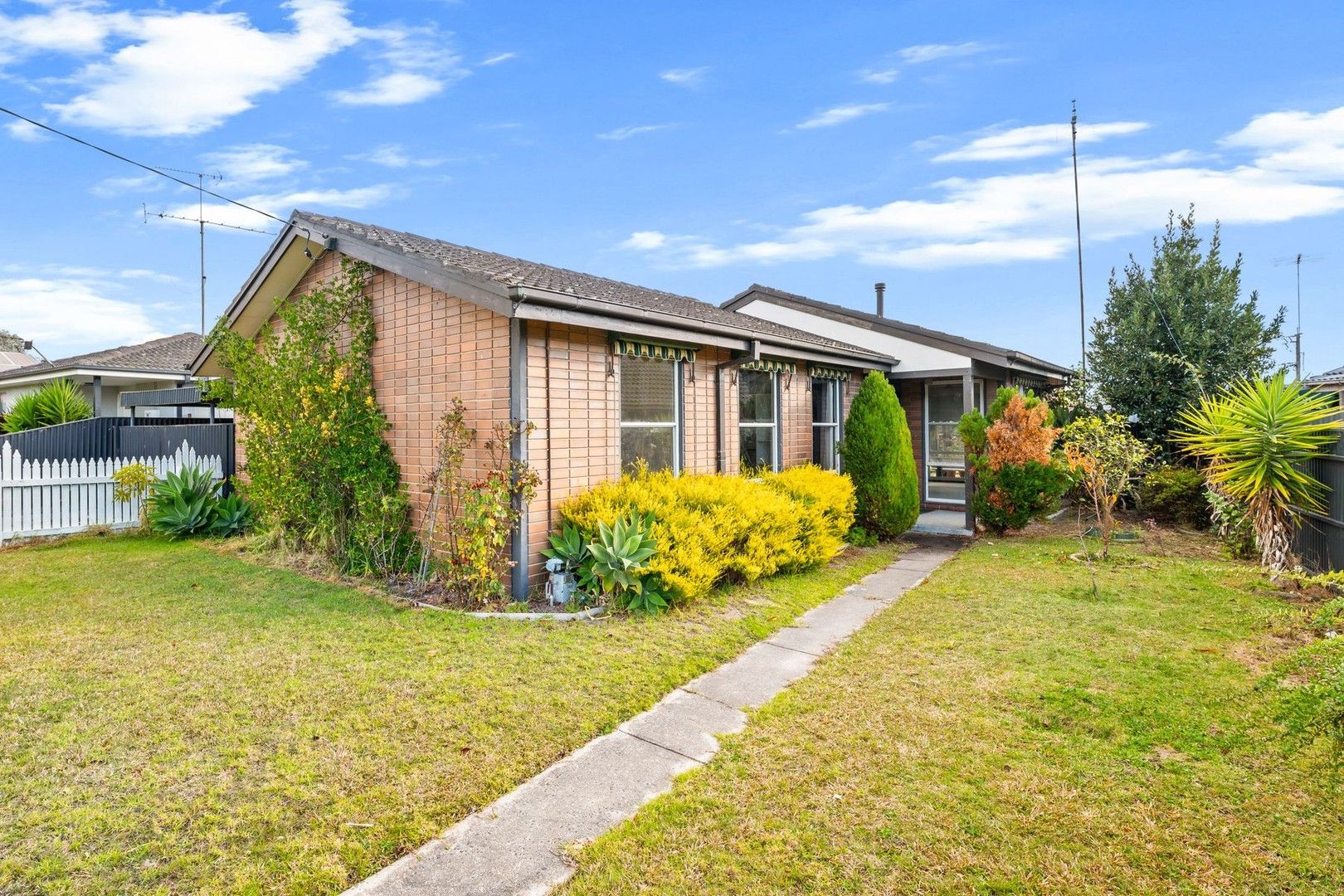 46 Maple Crescent, Churchill VIC 3842, Image 2