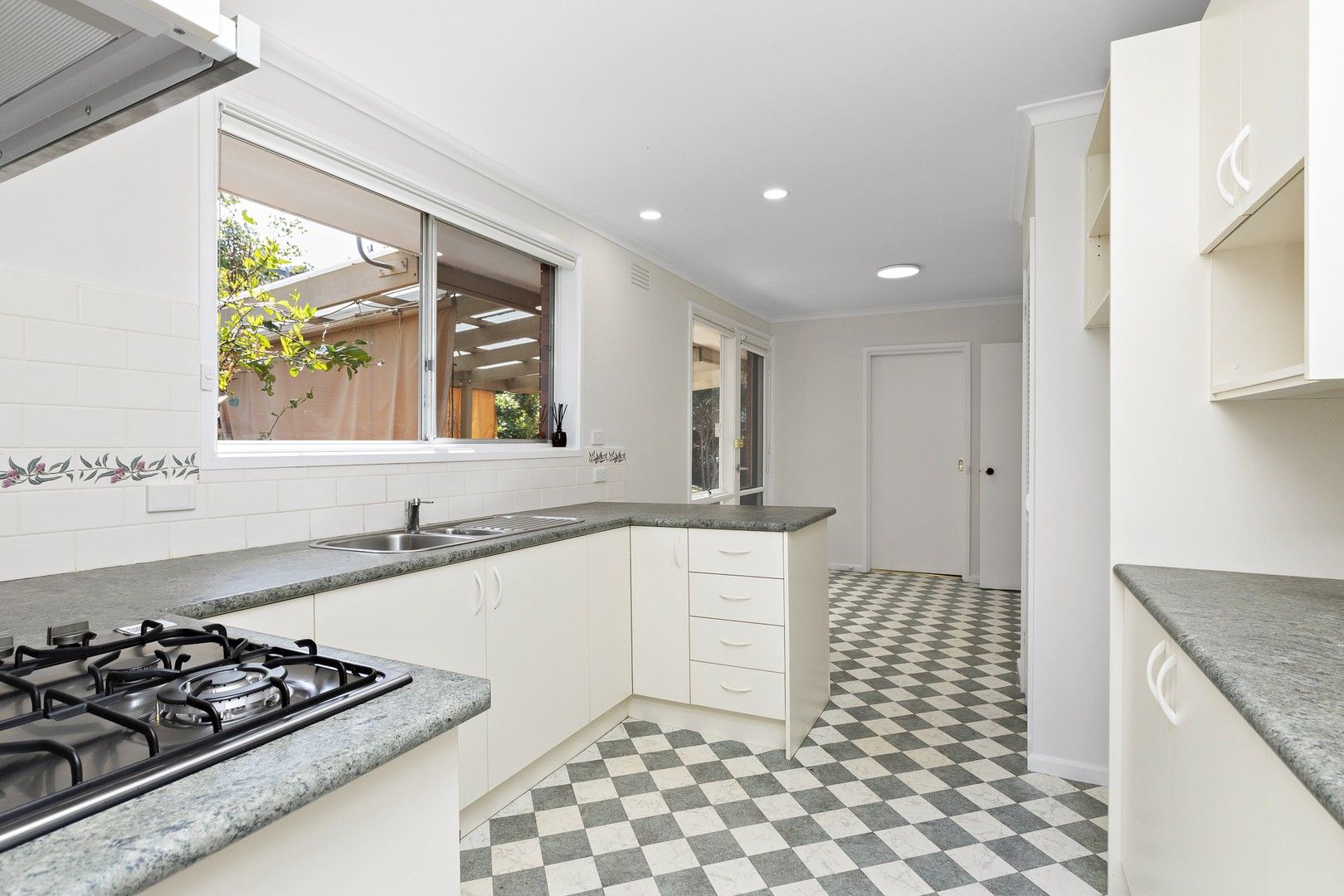3 bedrooms House in 10 Phillip Road KEILOR EAST VIC, 3033