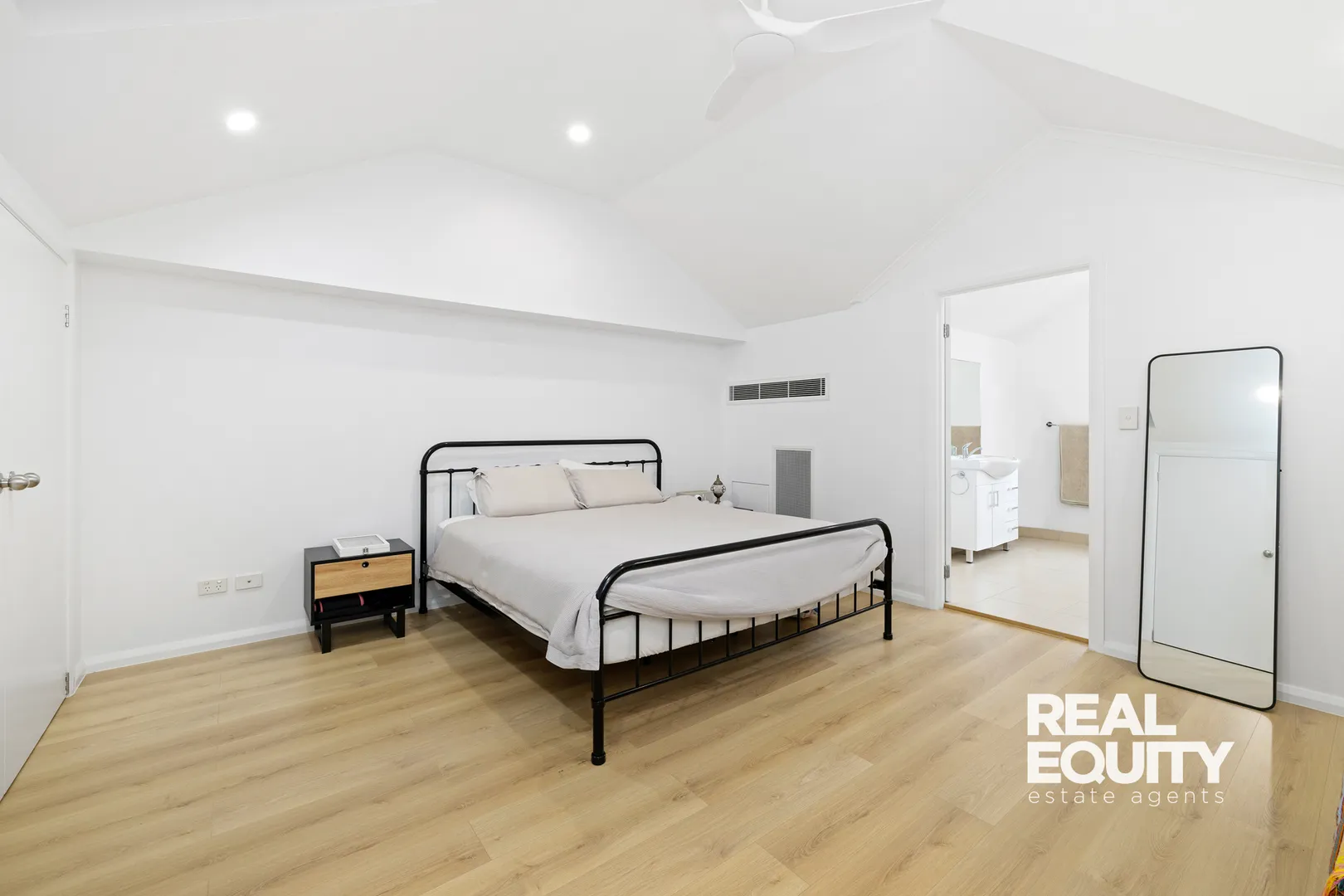 Modern & Extra Spacious Living - Skats 5