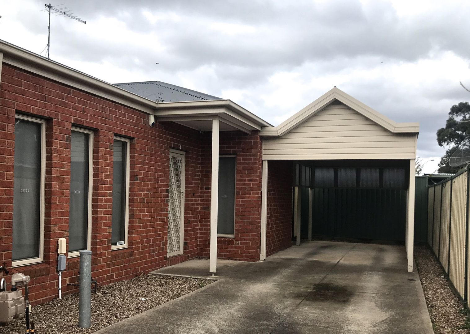 2 bedrooms Apartment / Unit / Flat in 4/80 Westmoreland Road SUNSHINE NORTH VIC, 3020