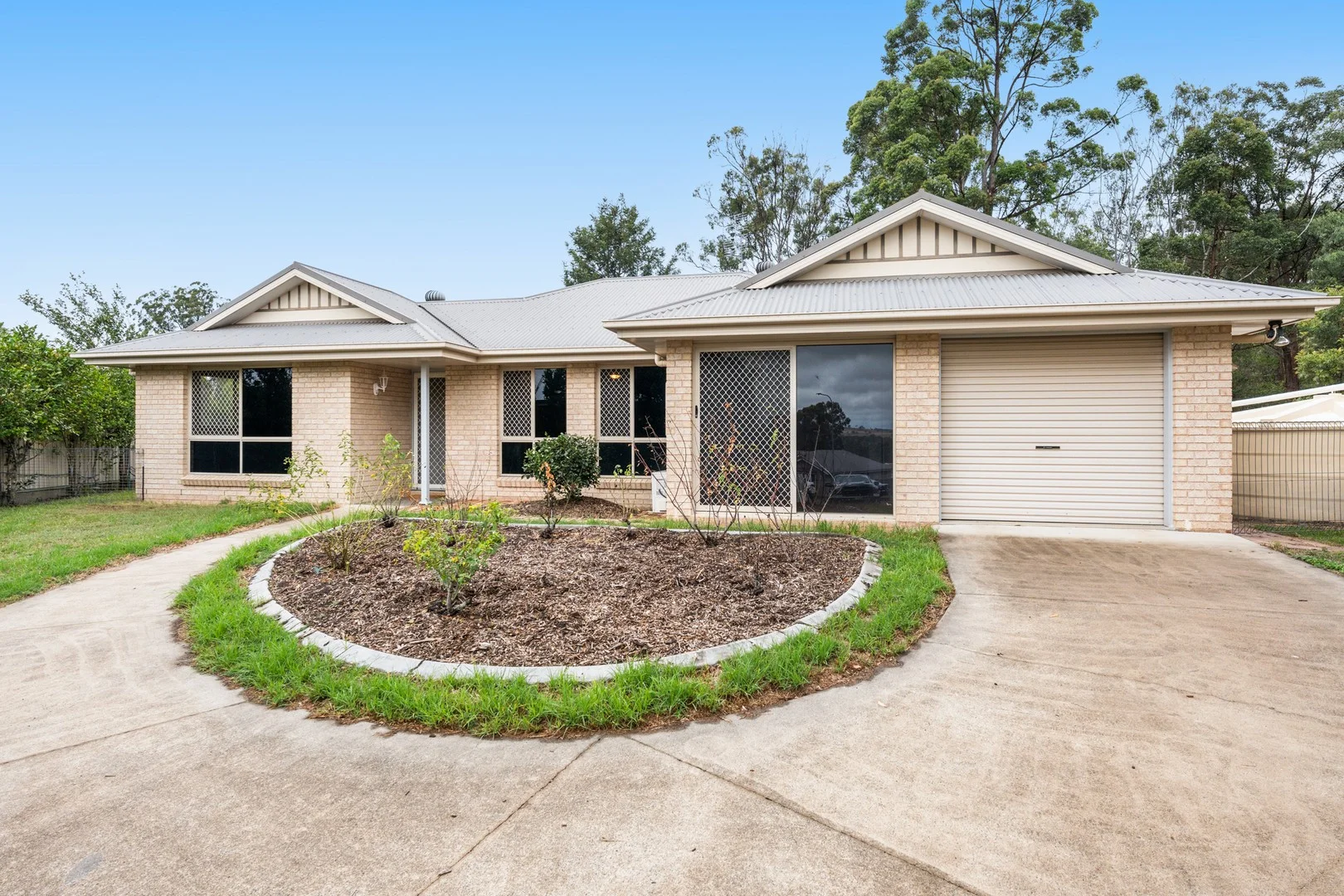 8 Jackson Court, Crows Nest QLD 4355