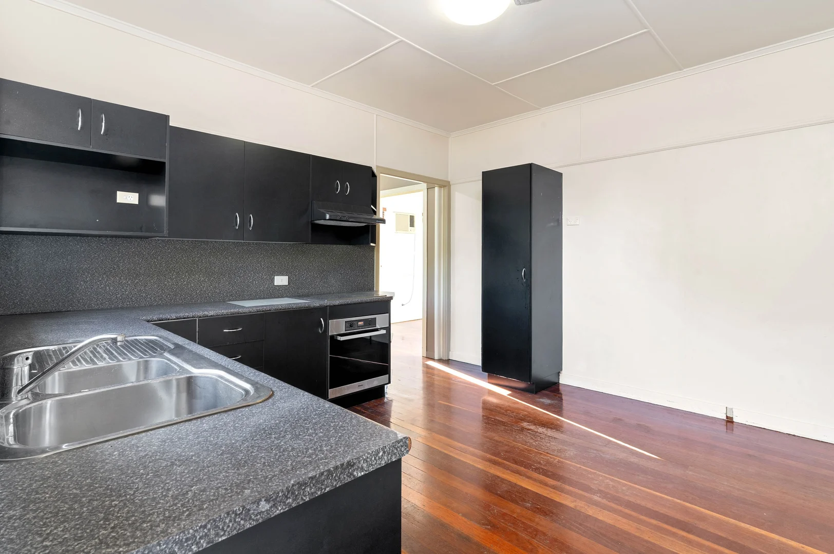 Additional image 15 of 258 Elphinstone Street, Koongal QLD 4701