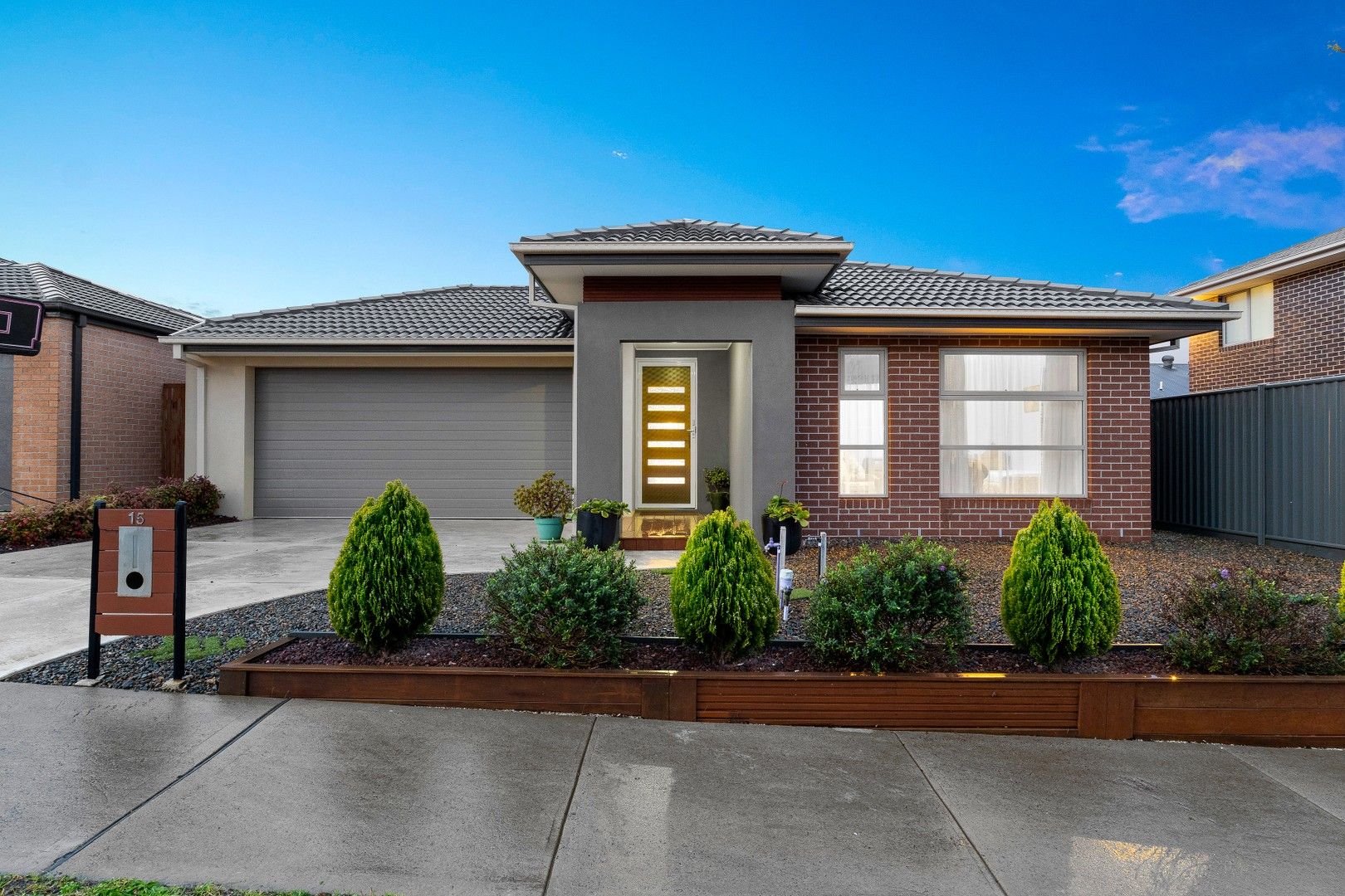 15 Ogilvie Court, Cranbourne East VIC 3977, Image 0