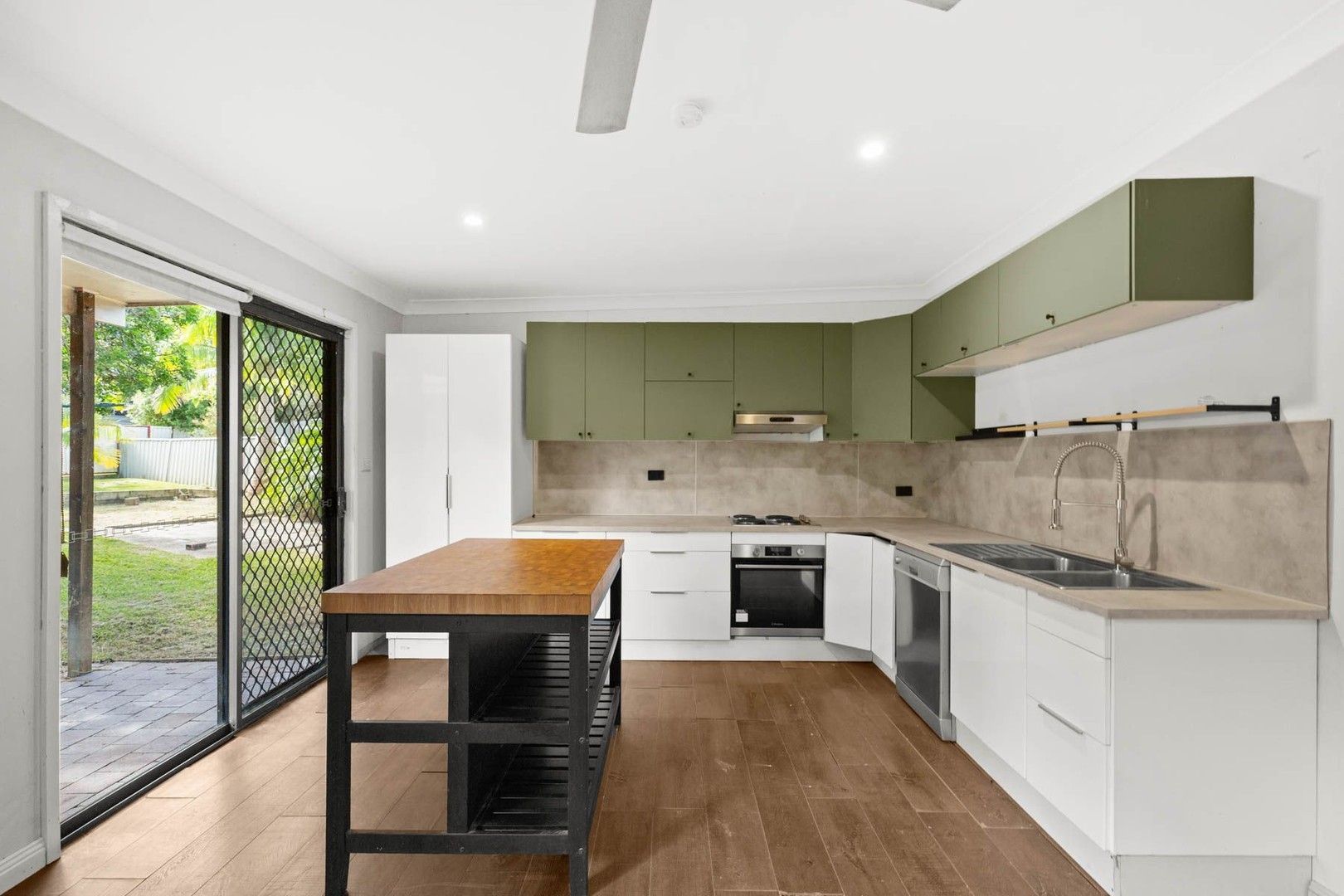 5 bedrooms House in 13 Mahogany Crescent GATESHEAD NSW, 2290