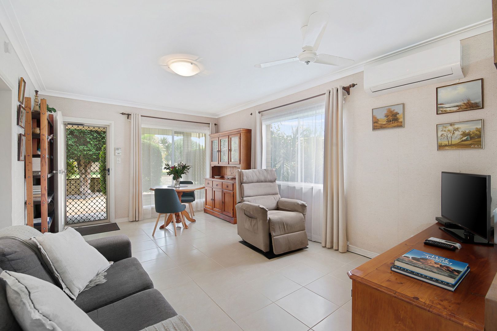 54 Abalone Avenue, Paradise Point QLD 4216, Image 2