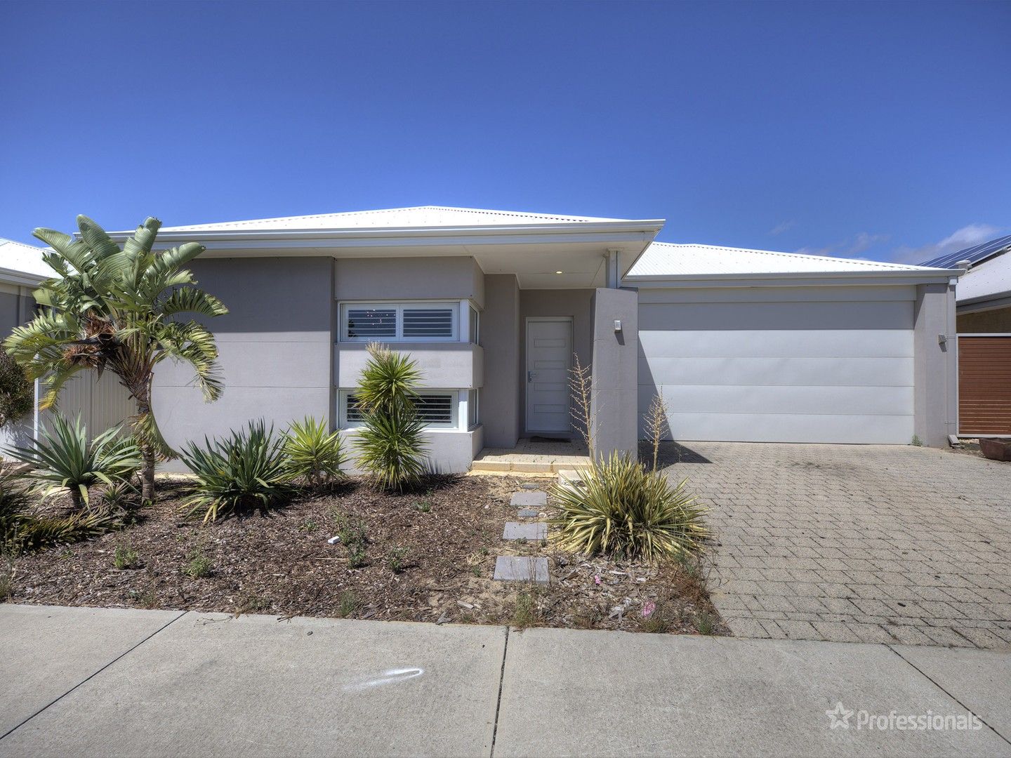4 bedrooms House in 7 Tristan Way ALKIMOS WA, 6038