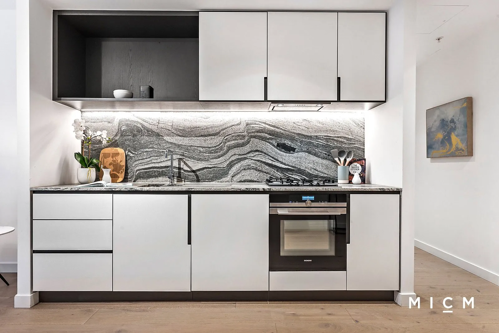 Inspired West Side Place Retreat with Sub-Penthouse Luxury - View 5