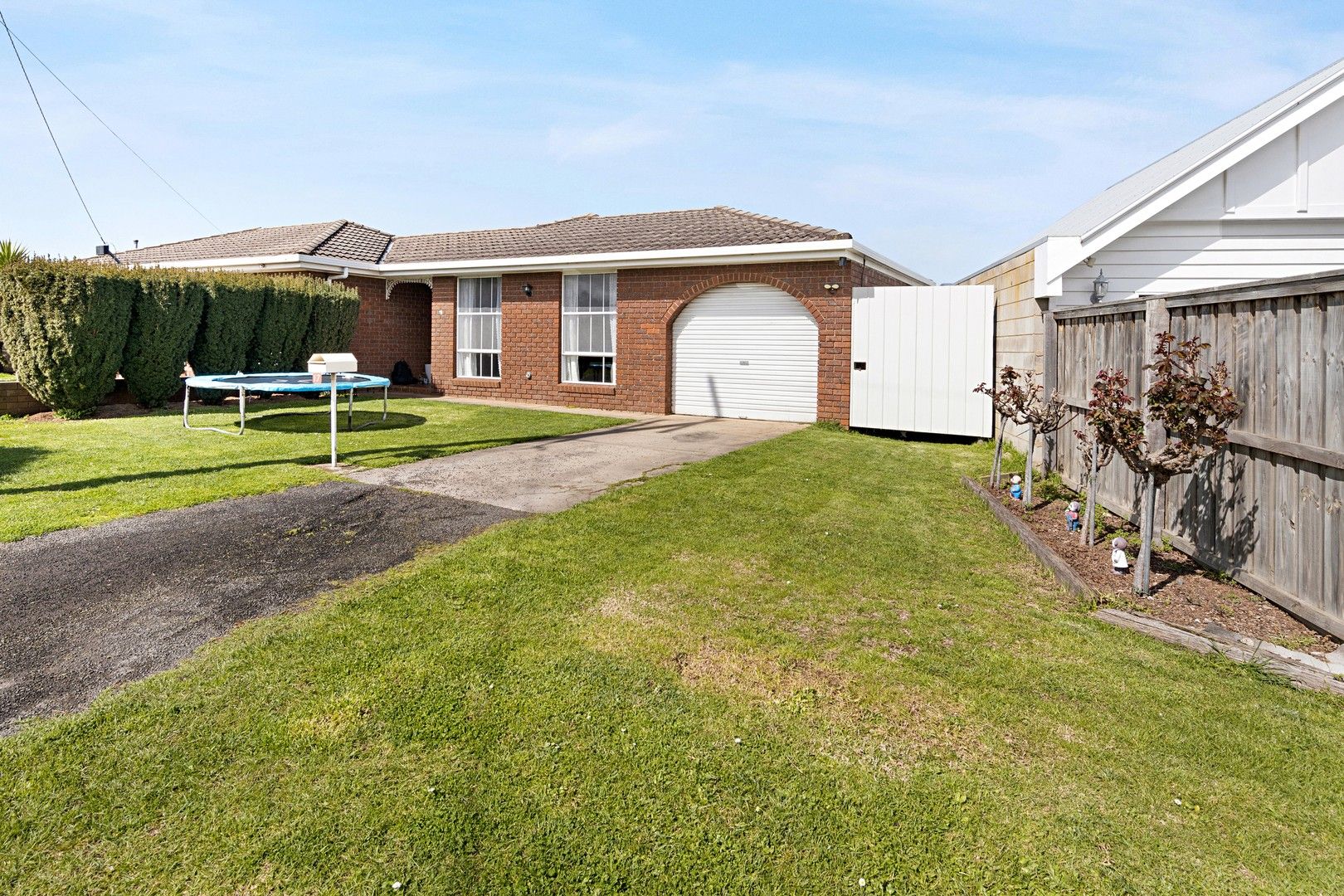 2 bedrooms House in 17 Wright Street KOROIT VIC, 3282