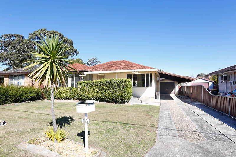 4 bedrooms House in 16 Lynesta Ave FAIRFIELD WEST NSW, 2165