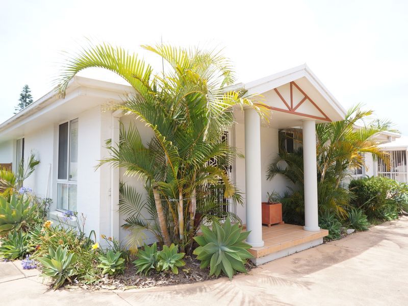 3 bedrooms Villa in 1/30 Old Bar Road OLD BAR NSW, 2430