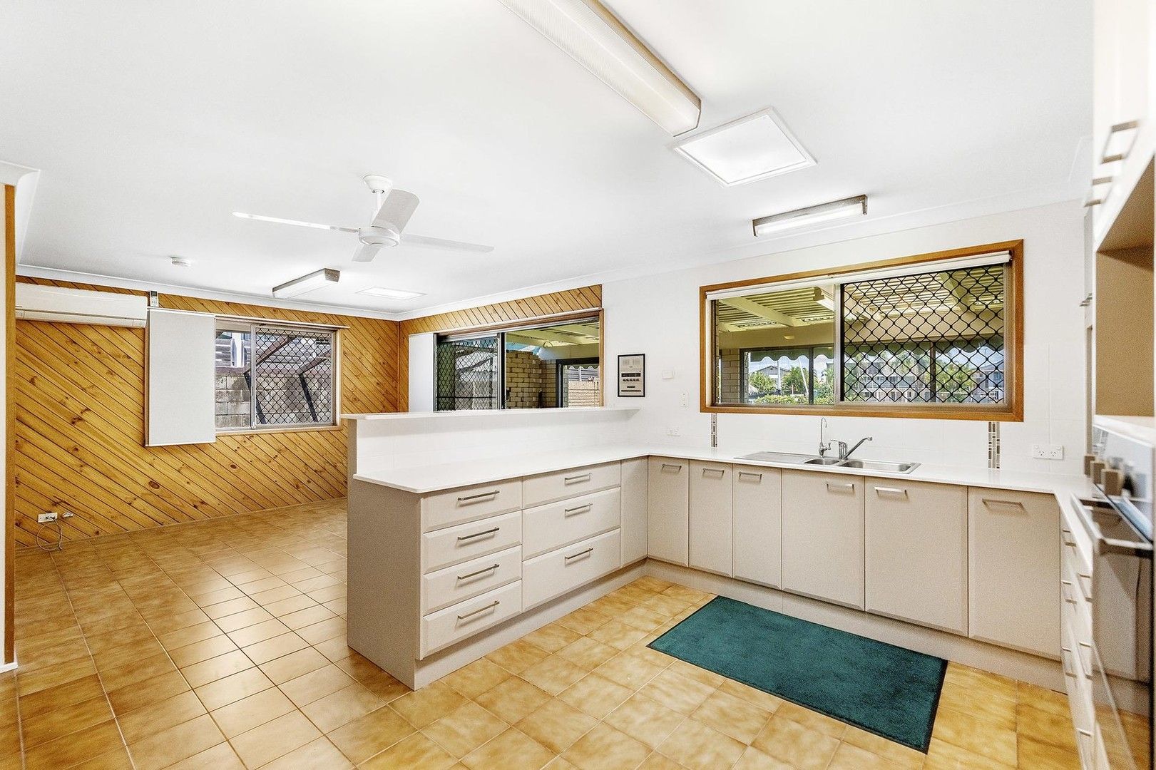 4 bedrooms House in 10 Ogrady Drive PARADISE POINT QLD, 4216