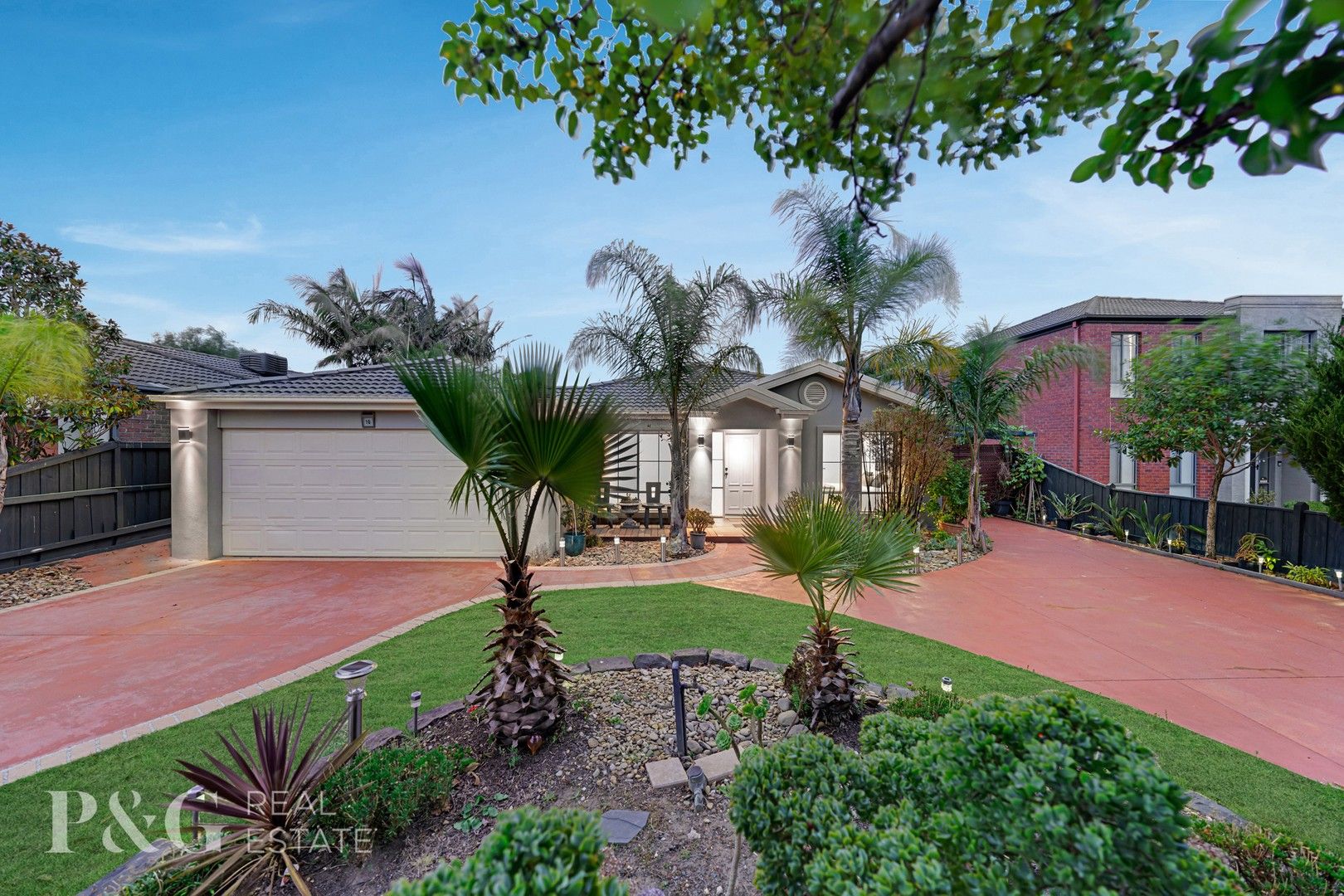 4 bedrooms House in 10 Merriwee Grove NARRE WARREN SOUTH VIC, 3805