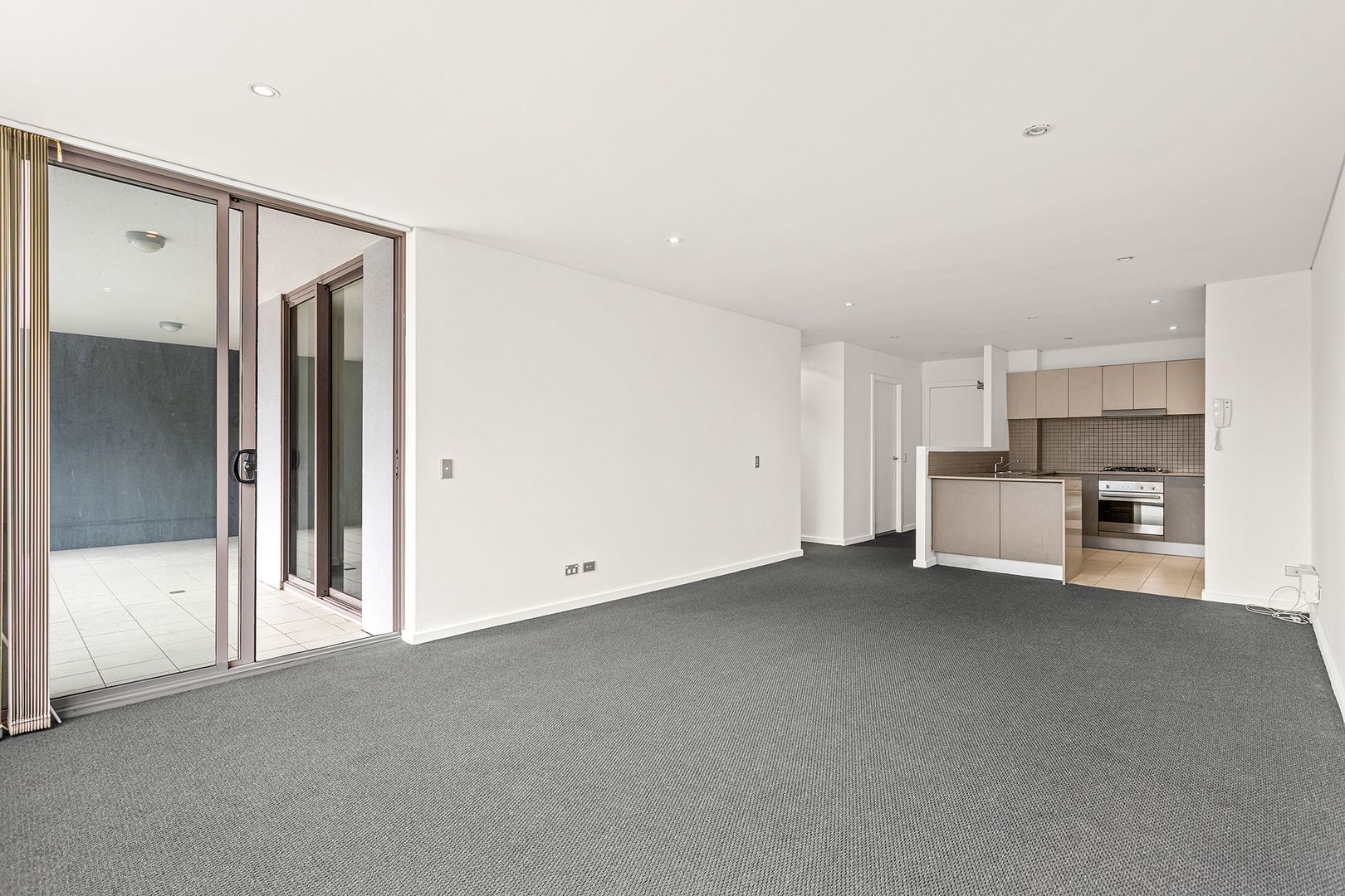 8 313 Crown Street Wollongong Nsw 2500 Apartment For Rent 470 Domain