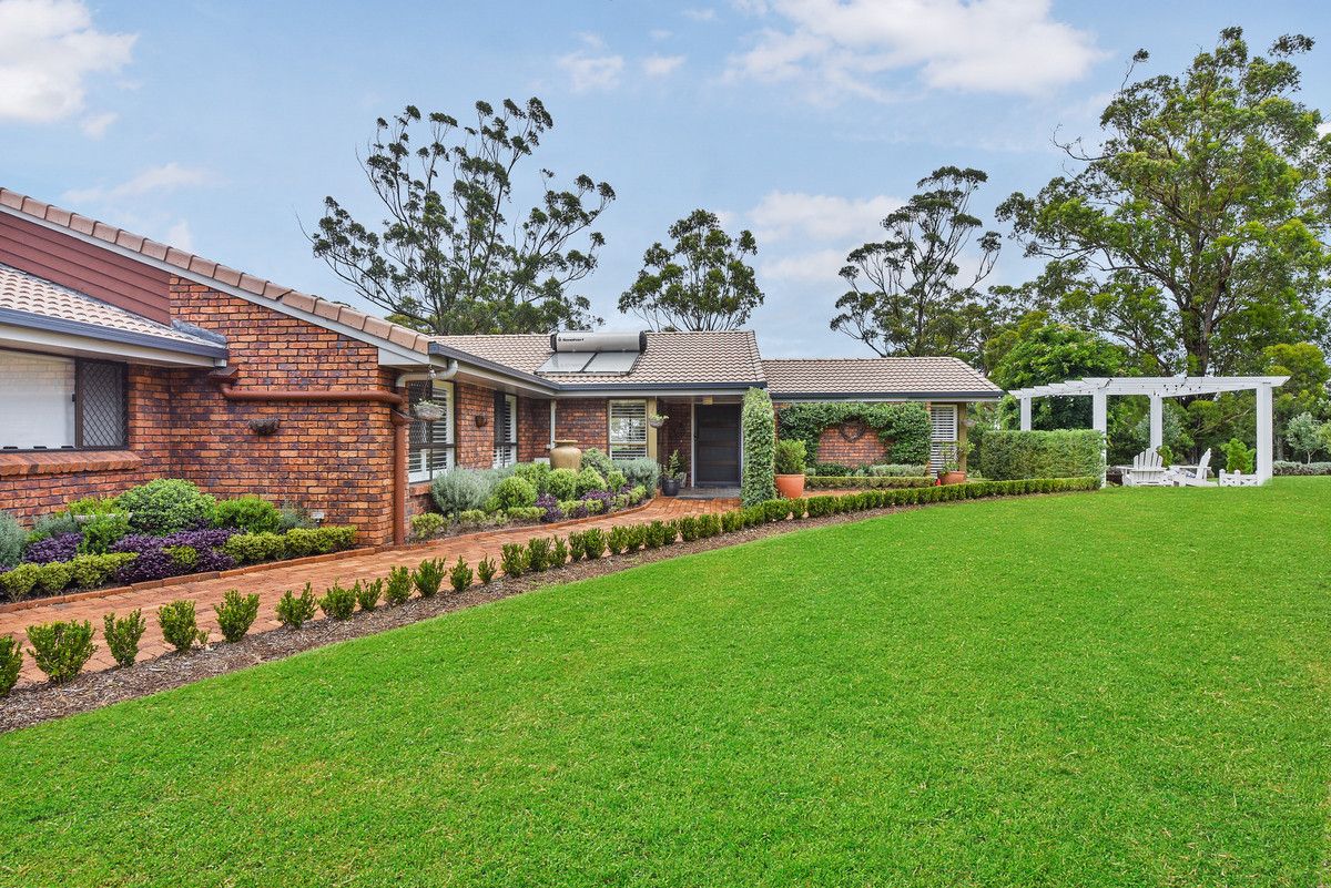 4 McAdam Court, Middle Ridge QLD 4350, Image 2