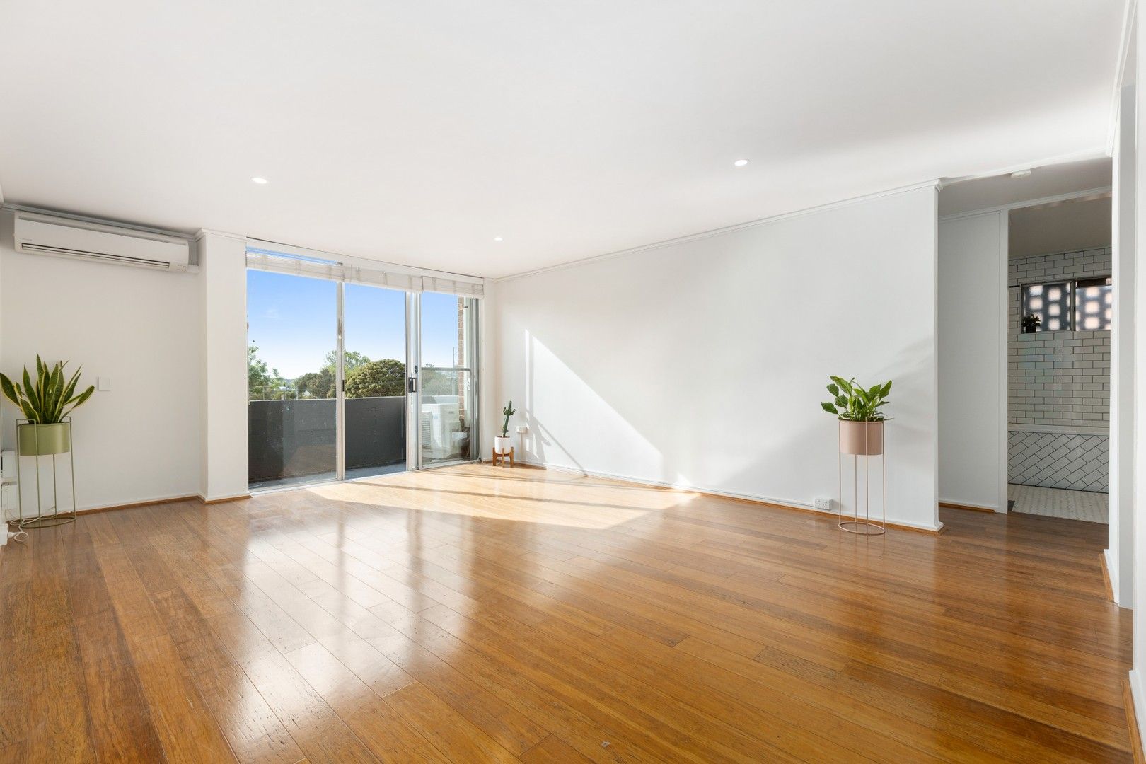 3 bedrooms Apartment / Unit / Flat in 28/611 Drummond Street CARLTON NORTH VIC, 3054
