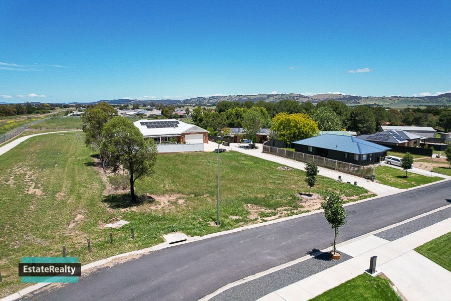 1 Chinnery Cl, Bungendore NSW 2621, Image 2