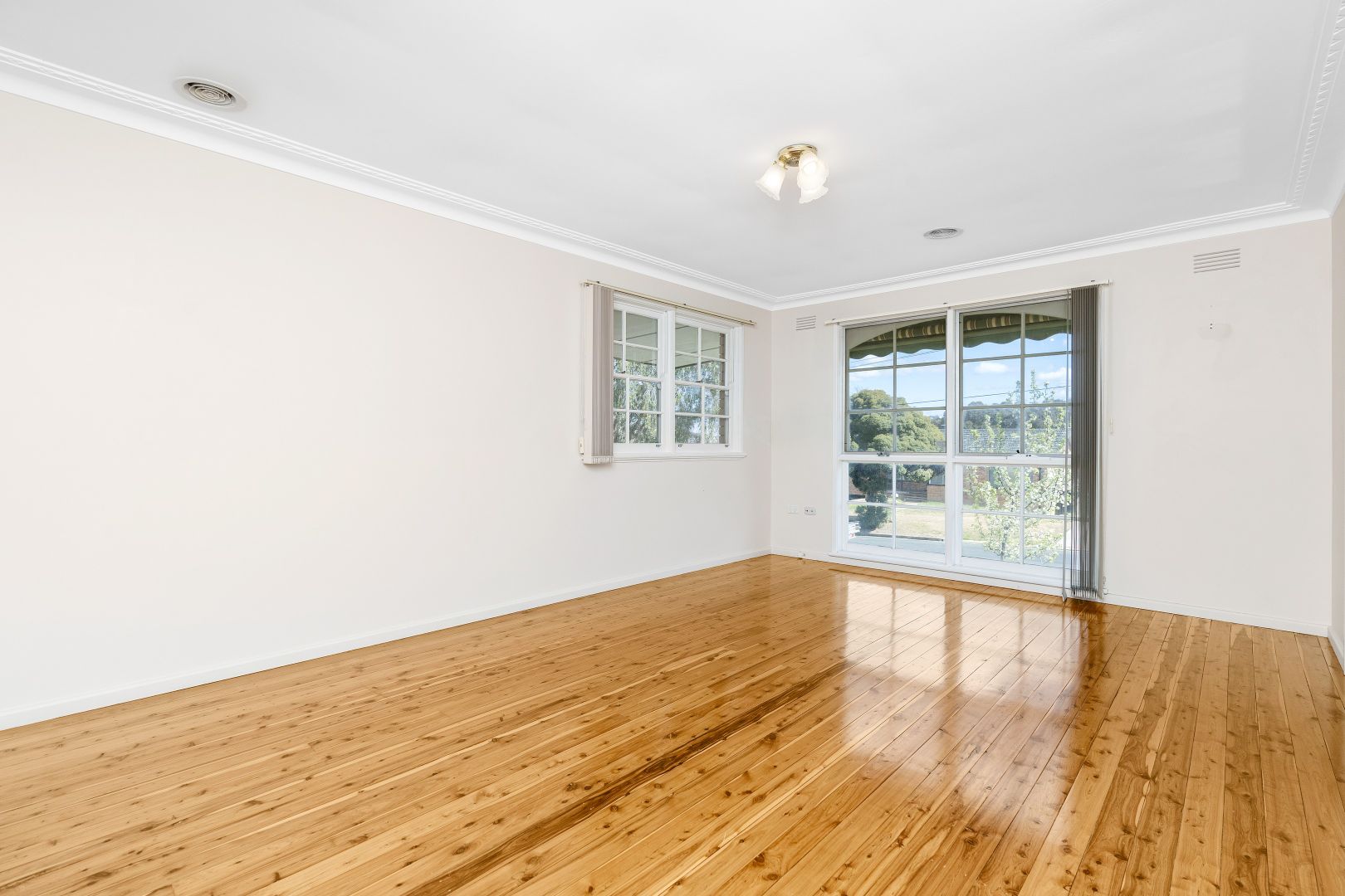 30 White Avenue, Kooringal NSW 2650, Image 2