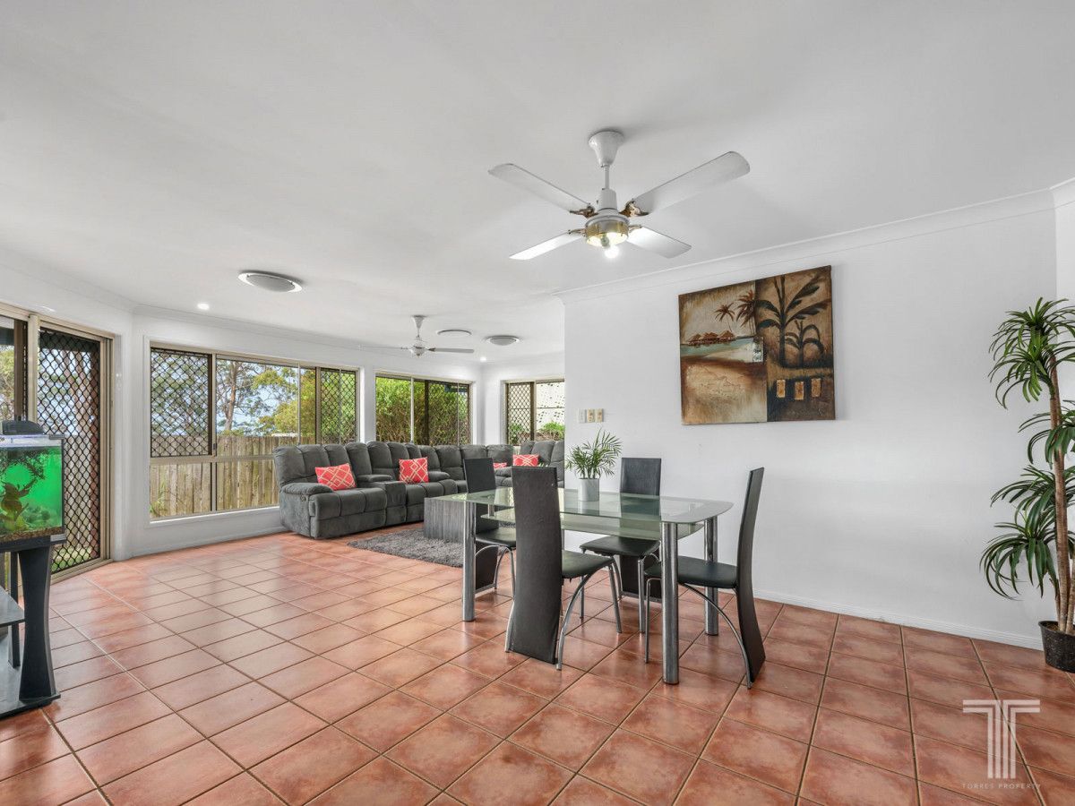 32 Ridgeview Street, Carindale QLD 4152, Image 2