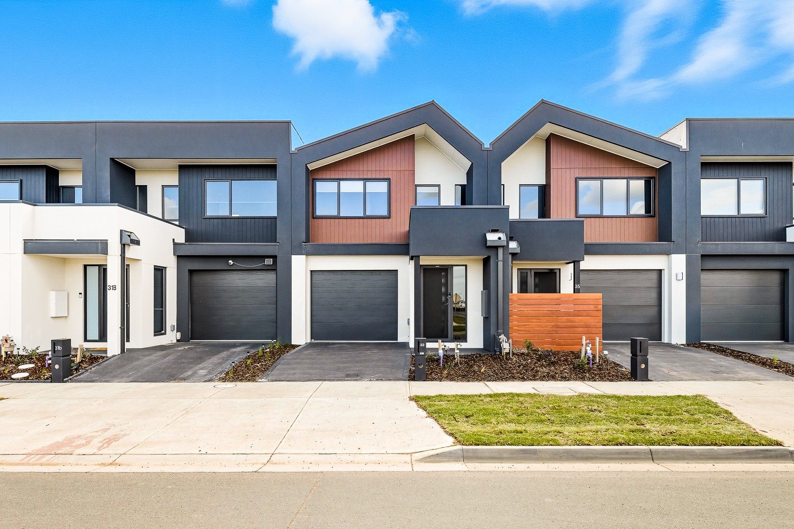 3 bedrooms Townhouse in 33 Generation Drive CLYDE NORTH VIC, 3978