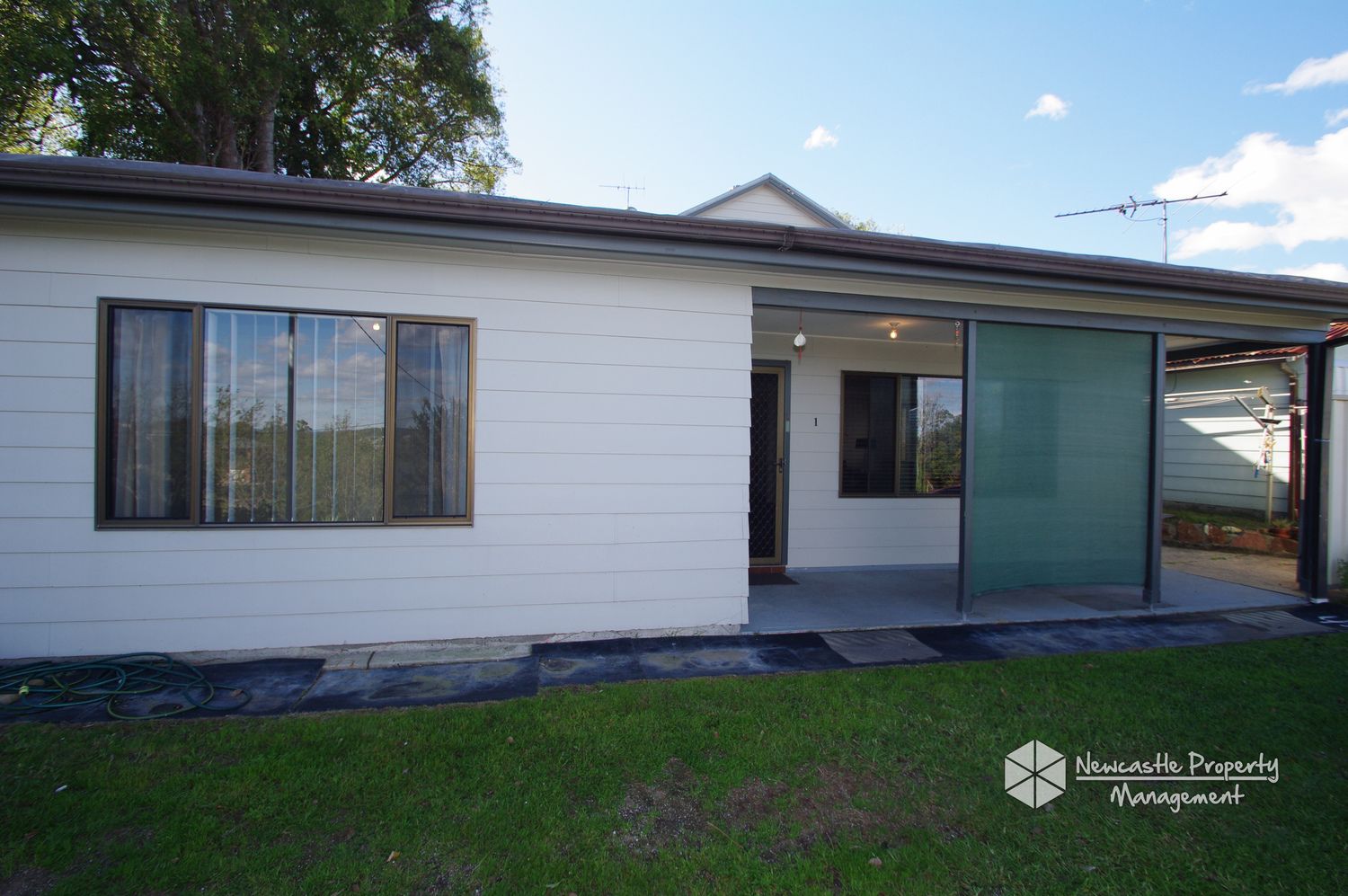 2 bedrooms Apartment / Unit / Flat in 1/3B Peatties Road CARDIFF NSW, 2285