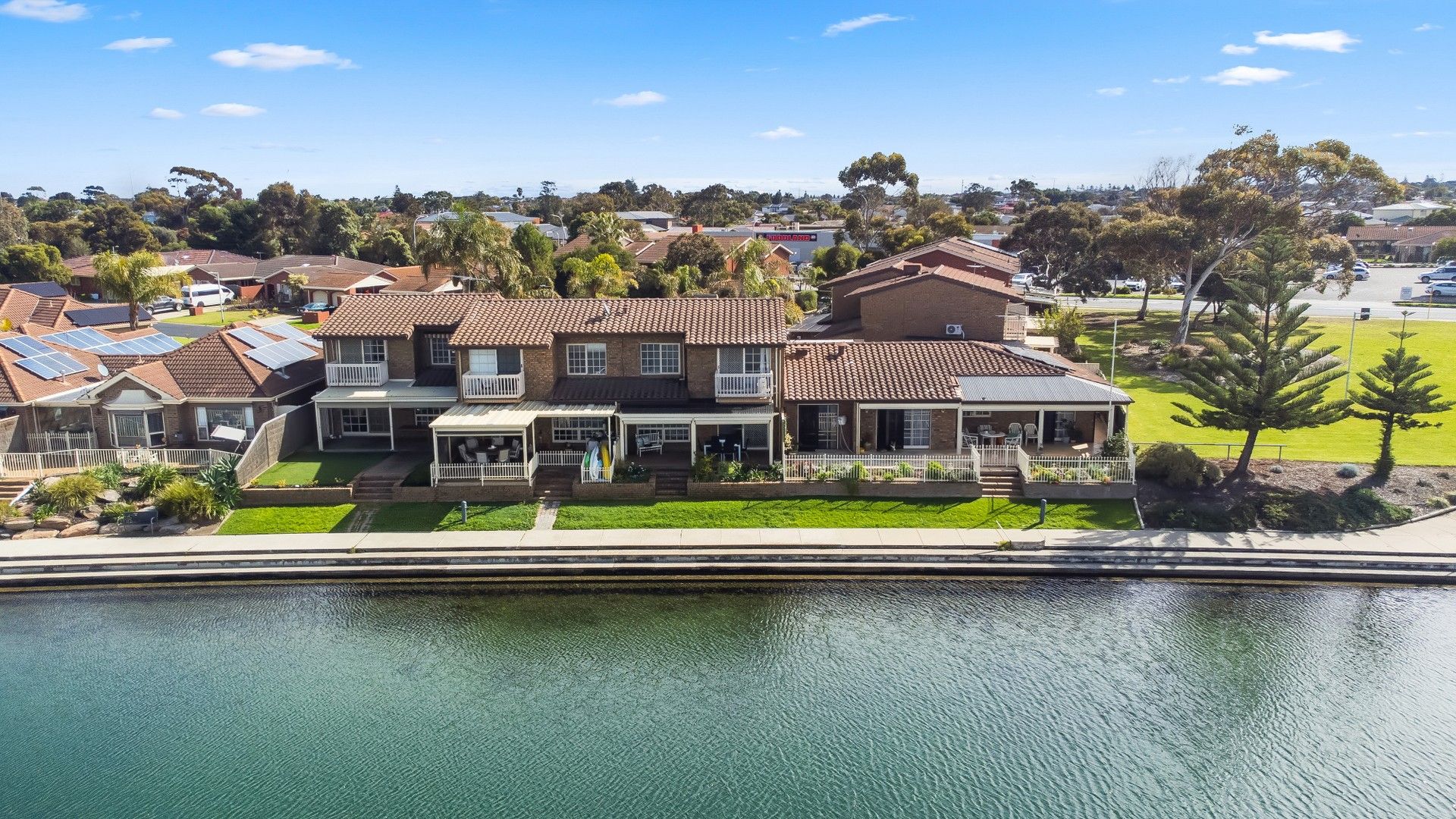 3/5 Redsails Court, West Lakes Shore SA 5020, Image 2