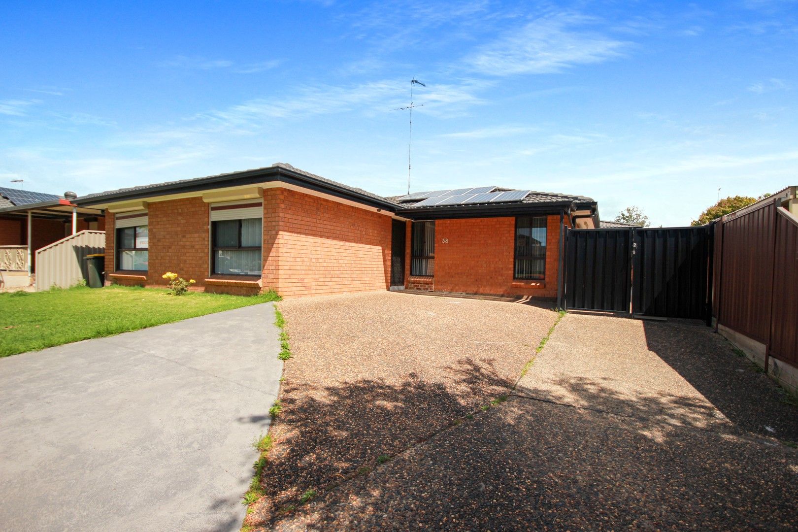 3 bedrooms House in 38 Bettong Crescent BOSSLEY PARK NSW, 2176