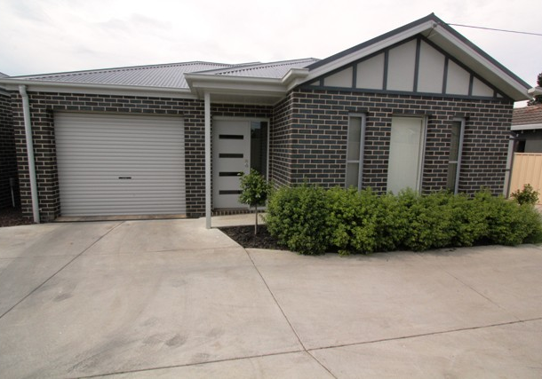 2/111 Lexton Street, Lake Wendouree VIC 3350