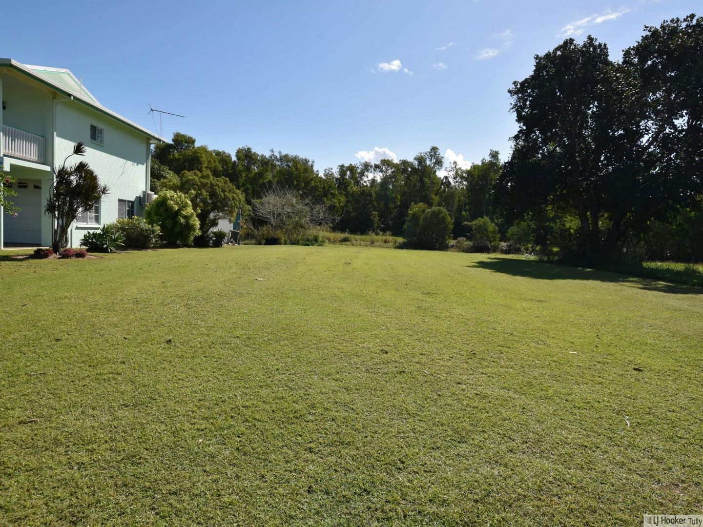 69 Taylor Street, Tully Heads QLD 4854, Image 2