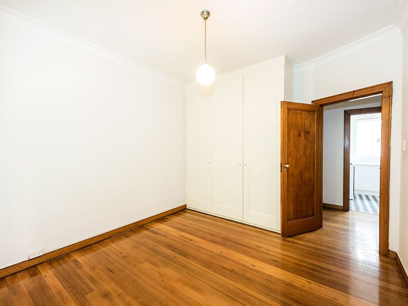 2/42 Burnett Street, St Kilda VIC 3182, Image 2