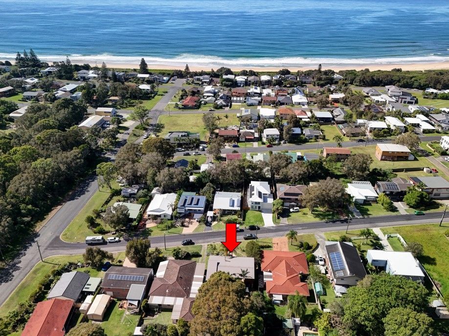 7 ESCAPADE AVENUE, Diamond Beach NSW 2430, Image 1