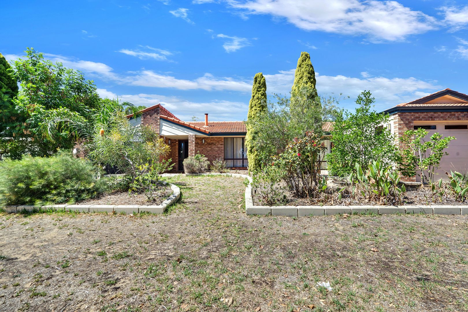 10 Karara Close, Halls Head WA 6210 House For Rent 550 Domain