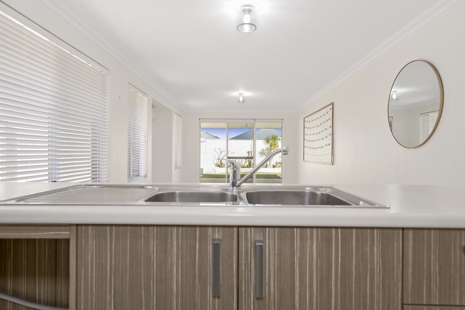 21 Salome Crescent, Lakelands WA 6180, Image 2