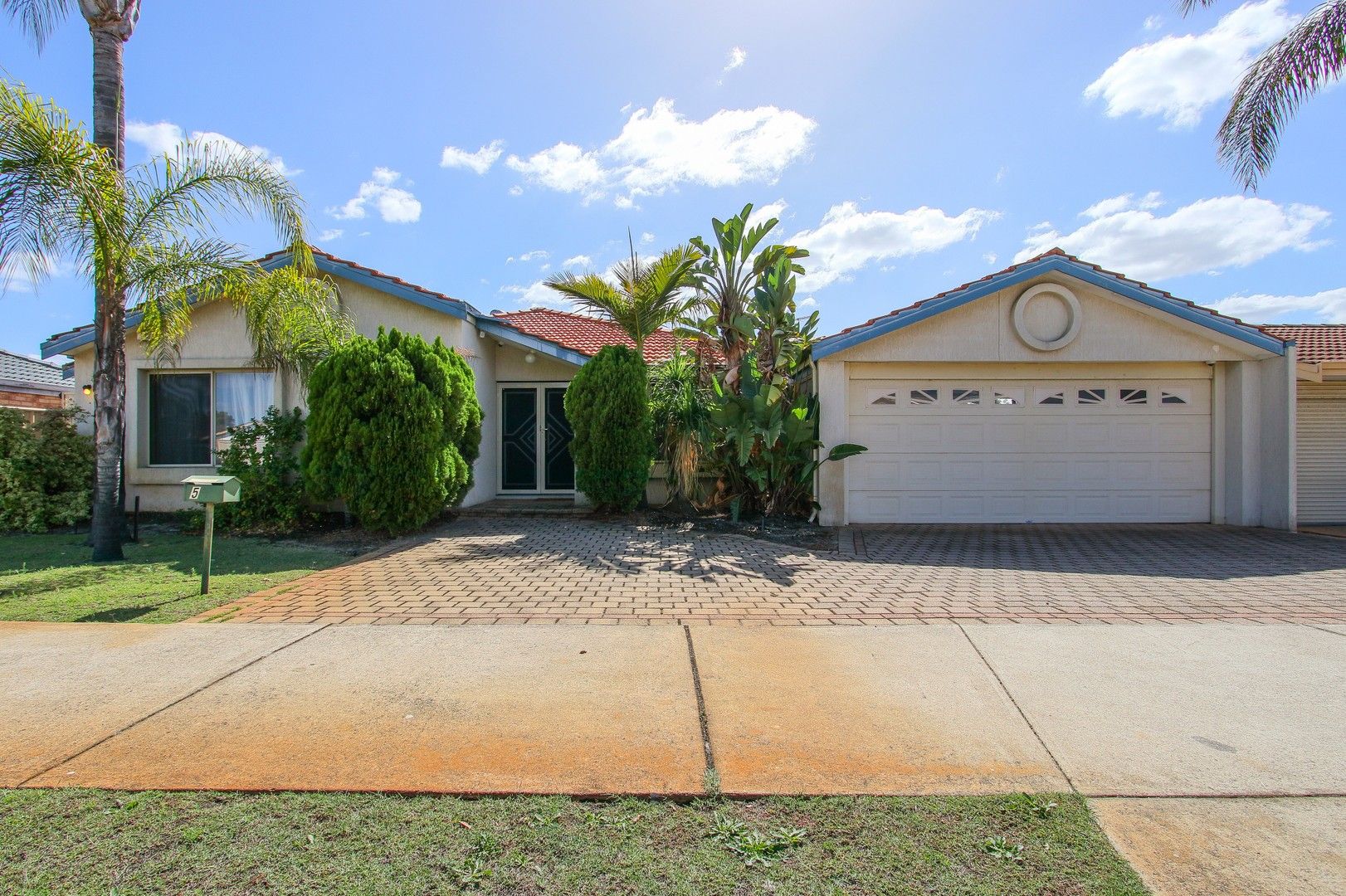 4 bedrooms House in 5 Telstar Drive MORLEY WA, 6062