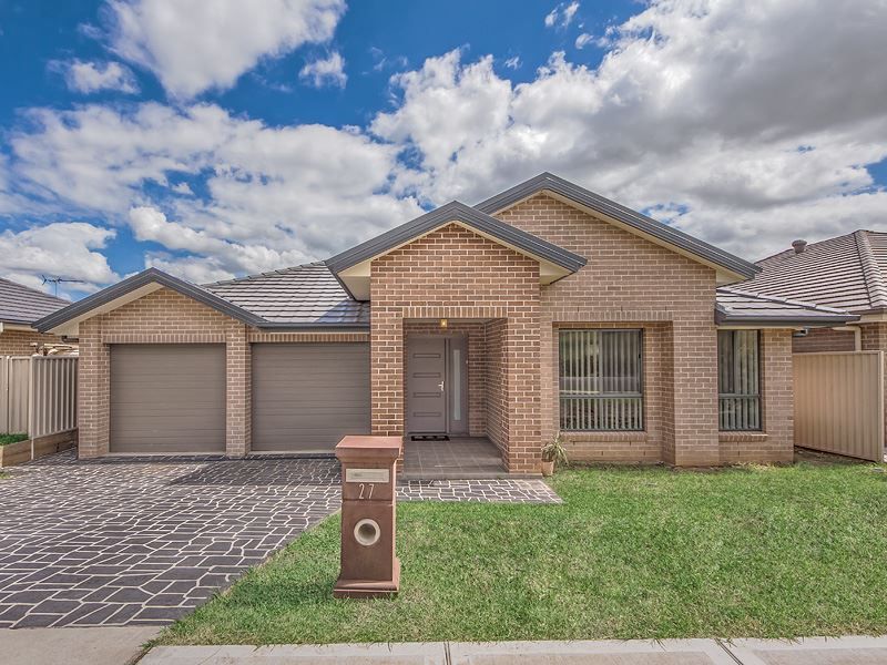 27 Commelina Drive, Mount Annan NSW 2567
