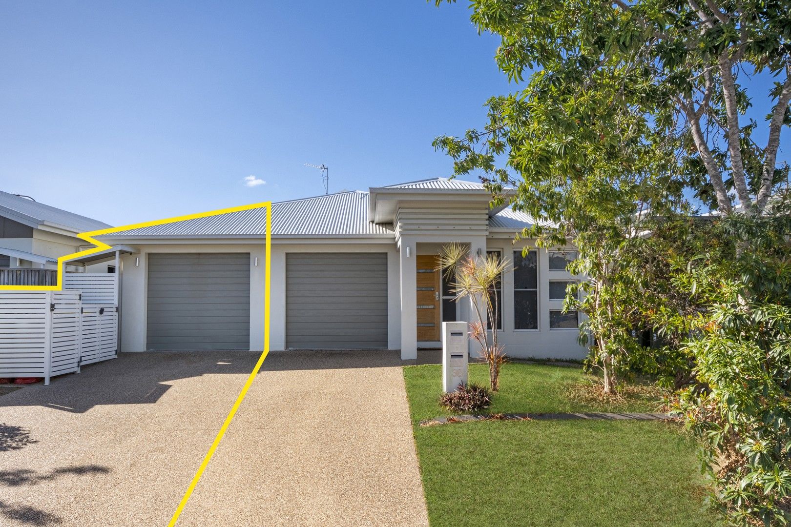 2 bedrooms House in 2/38 Huxley Crescent OONOONBA QLD, 4811