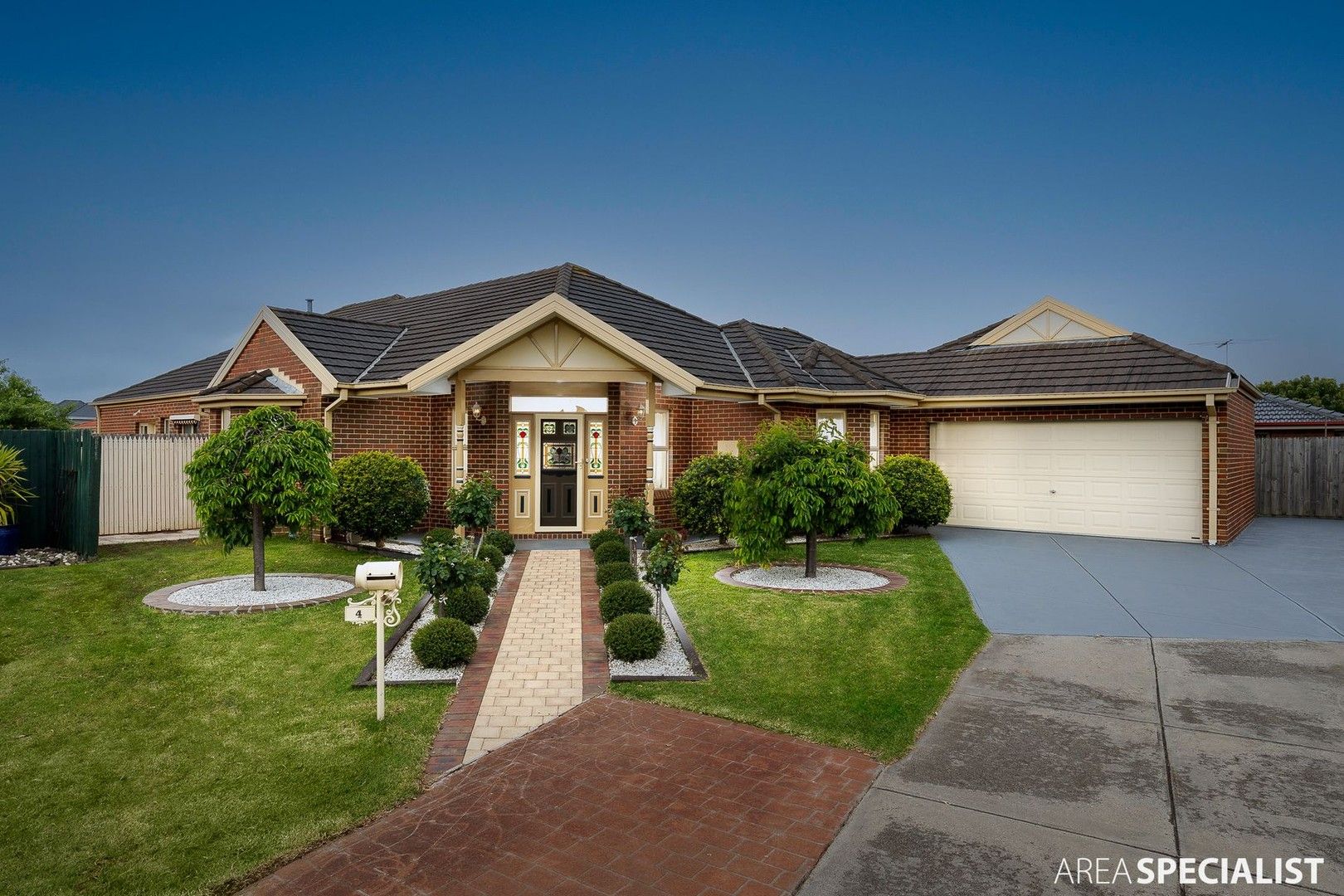 4 bedrooms House in 4 Strathdon Place POINT COOK VIC, 3030