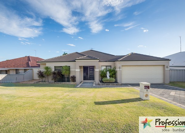5 Magdalen Place, College Grove WA 6230