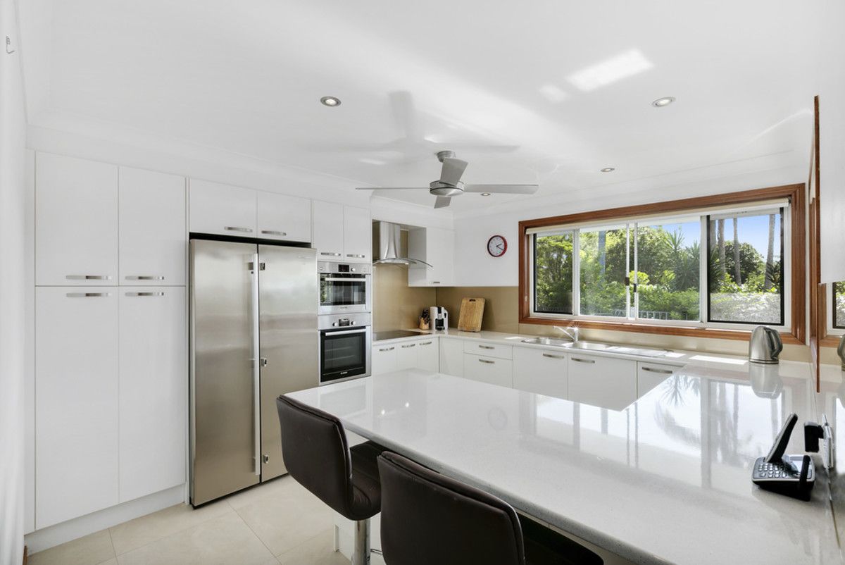 50 Winderadeen Drive, Highland Park QLD 4211, Image 2