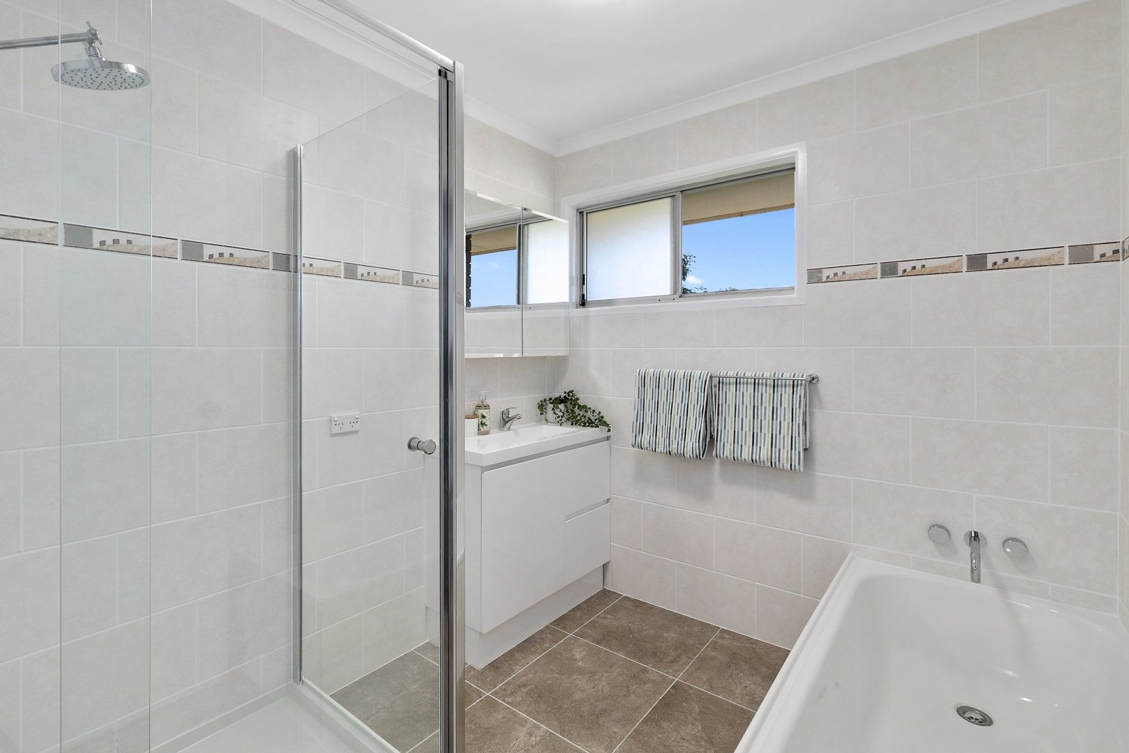 11 Lyrian Street, Manly West QLD 4179, Image 2